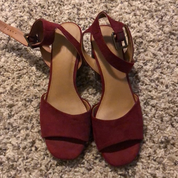 Universal Thread Wedge Heels - Picture 1 of 3